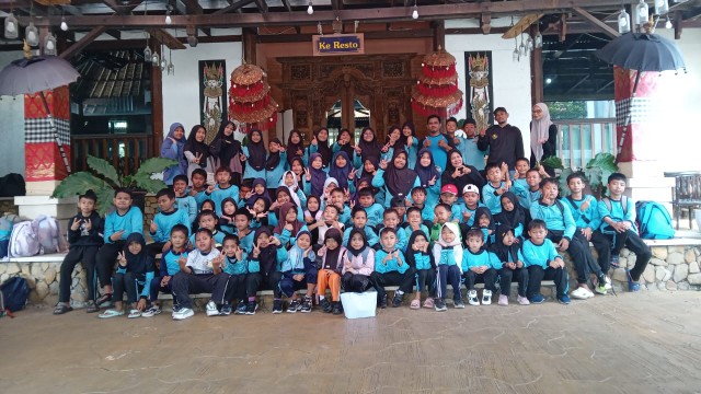 Outing Class - Renang
